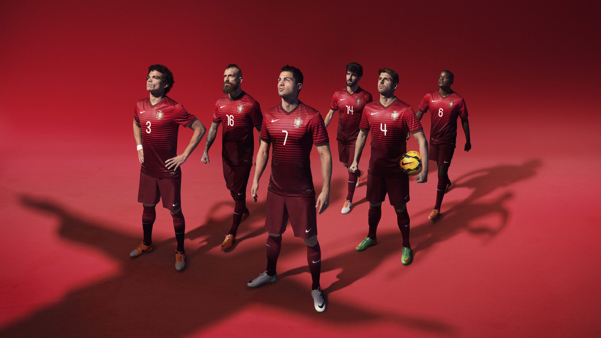 中国足球国家队体能训练与技术训练相结合,国家足球队体能教练