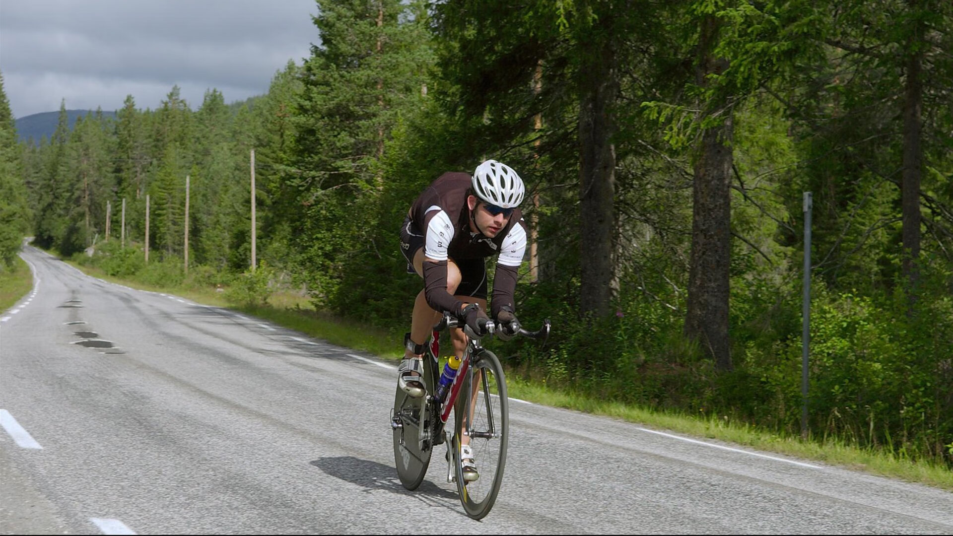 男子国家队强化空切意识提高内线得分手段,空切要求持球队员迅速切入完成进攻